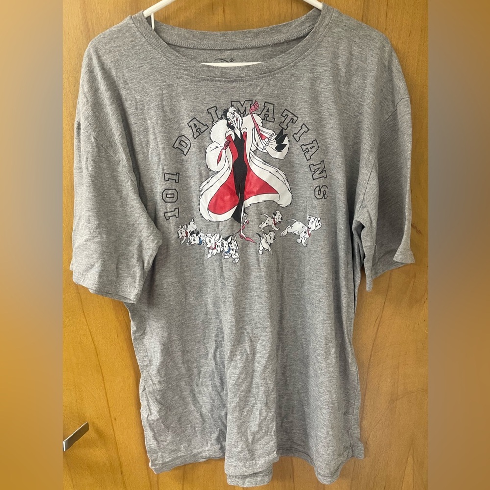 Women’s Disney Gray 101 Dalmatians Cruella Short Sleeve Tee Jr Size L (11/13)